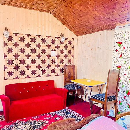 House Boat New Pala Palace Srīnagar エクステリア 写真