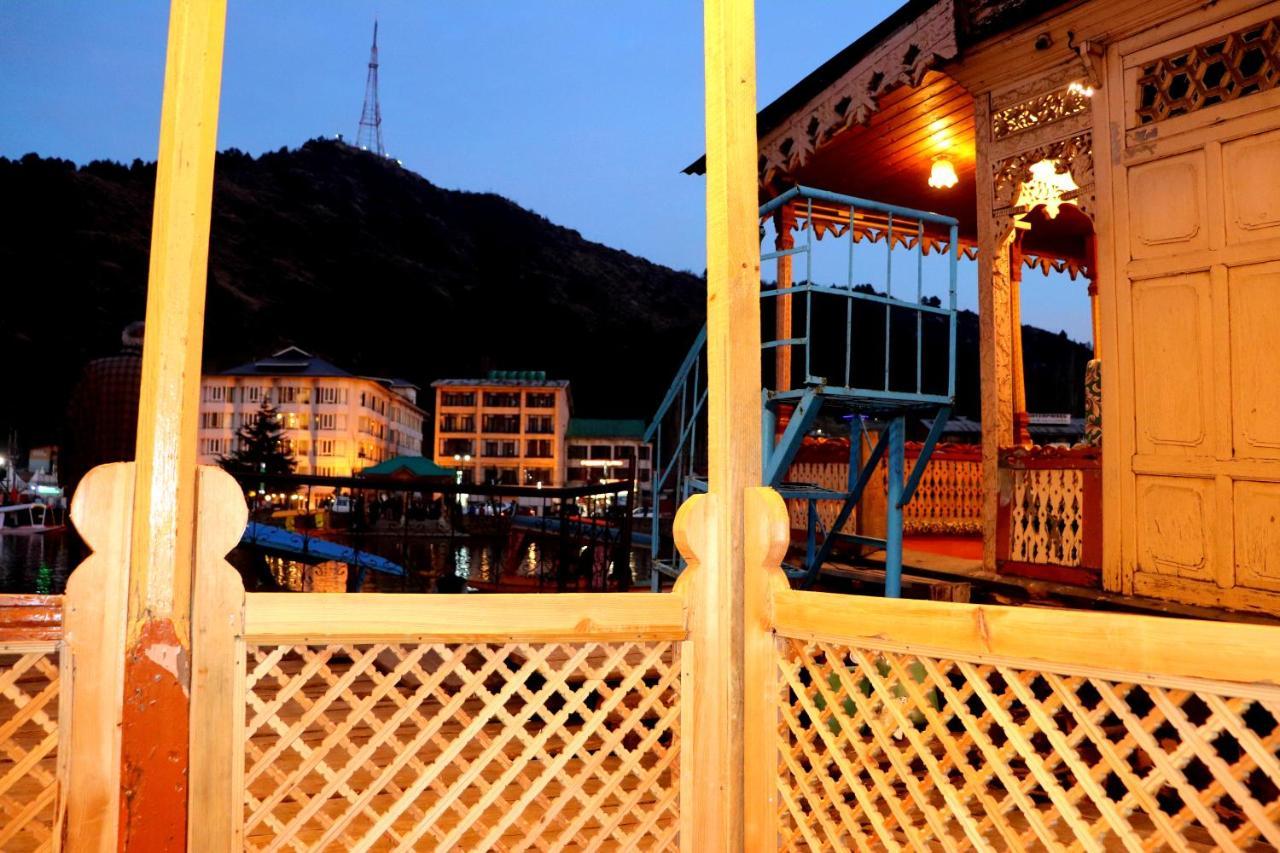 House Boat New Pala Palace Srīnagar エクステリア 写真