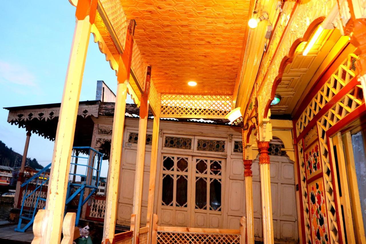 House Boat New Pala Palace Srīnagar エクステリア 写真