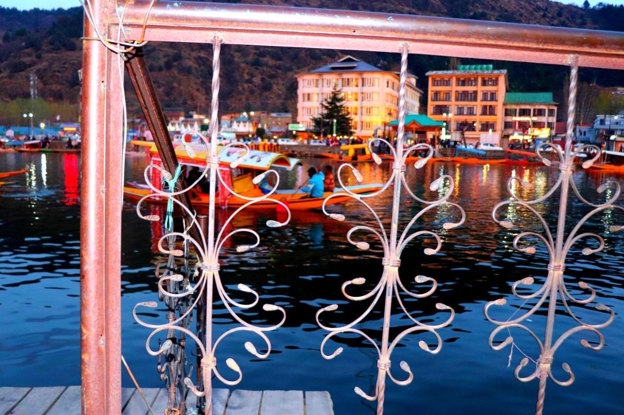 House Boat New Pala Palace Srīnagar エクステリア 写真