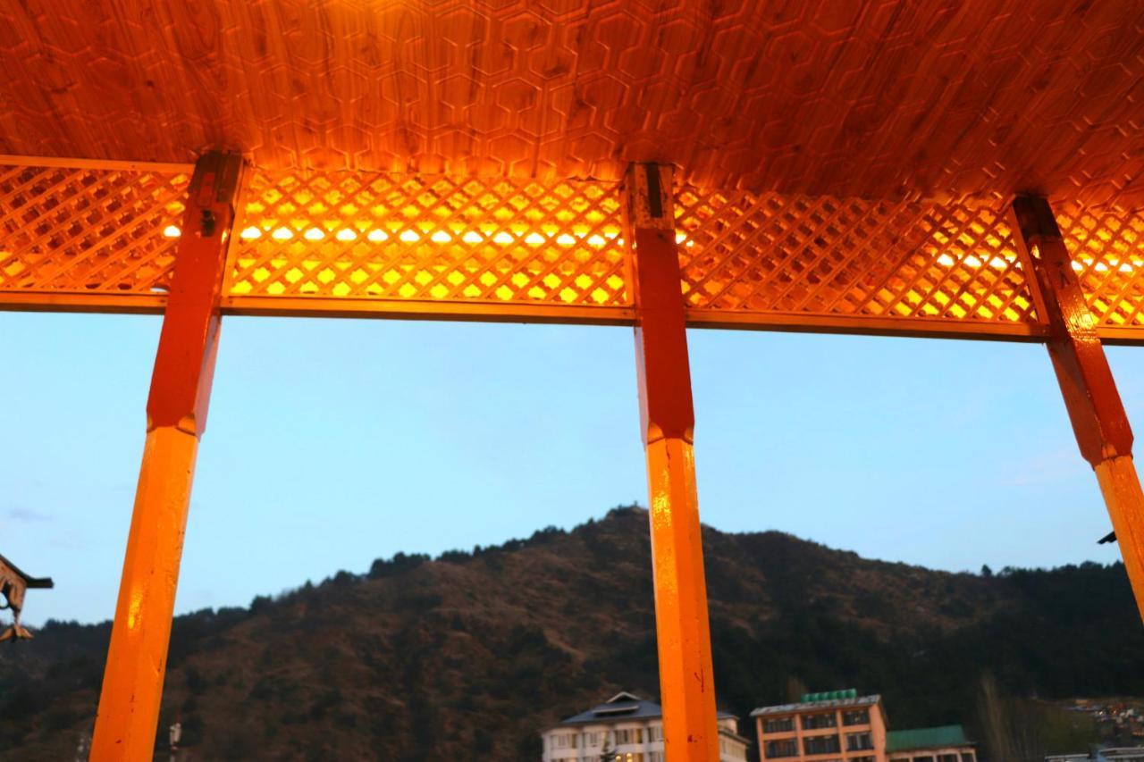 House Boat New Pala Palace Srīnagar エクステリア 写真