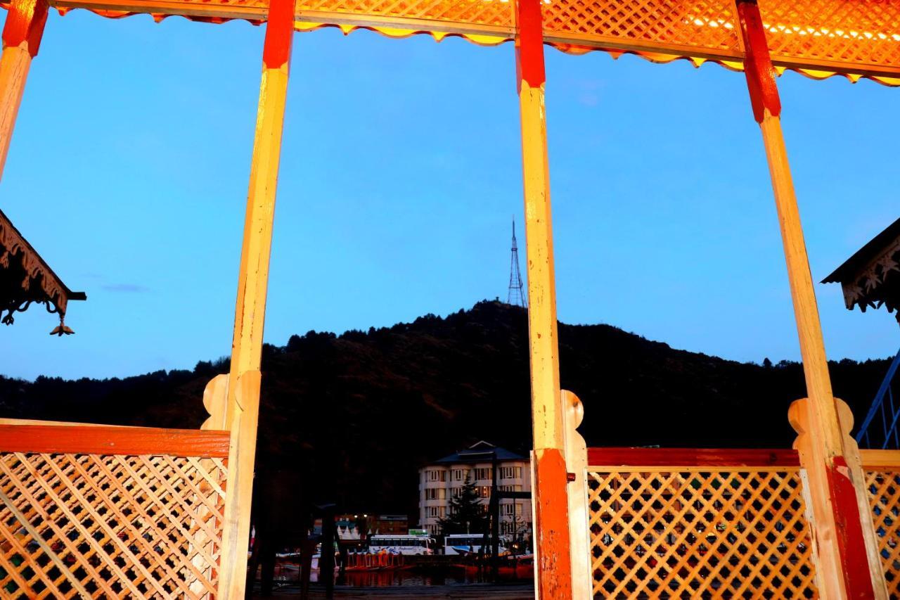 House Boat New Pala Palace Srīnagar エクステリア 写真