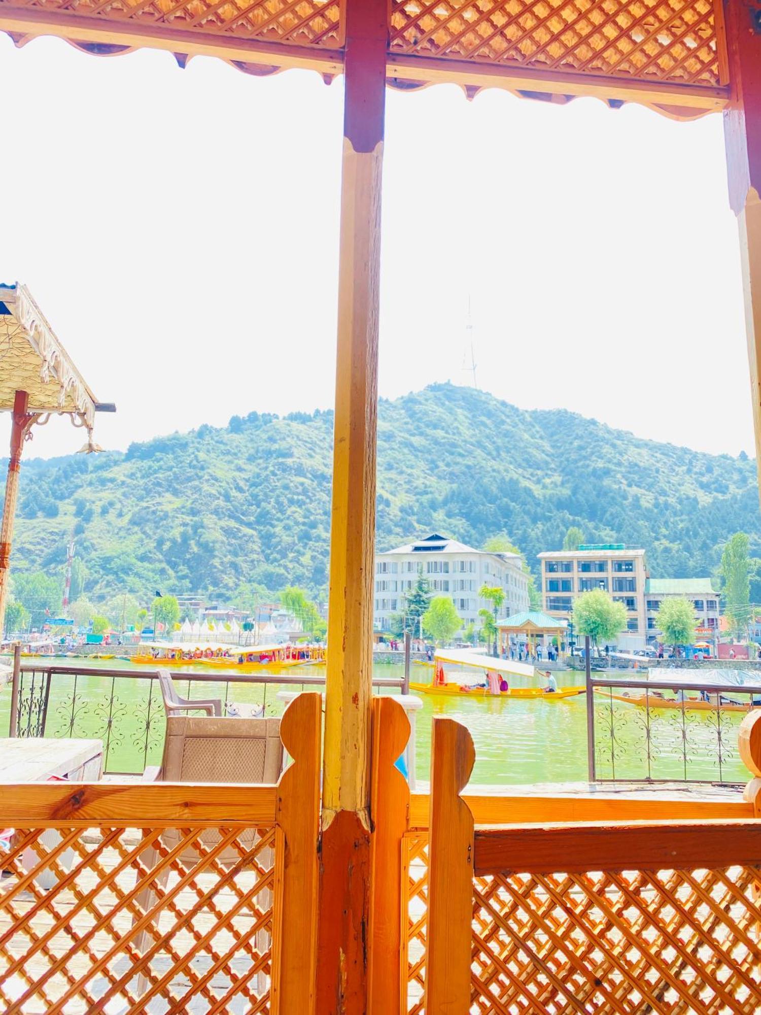 House Boat New Pala Palace Srīnagar エクステリア 写真