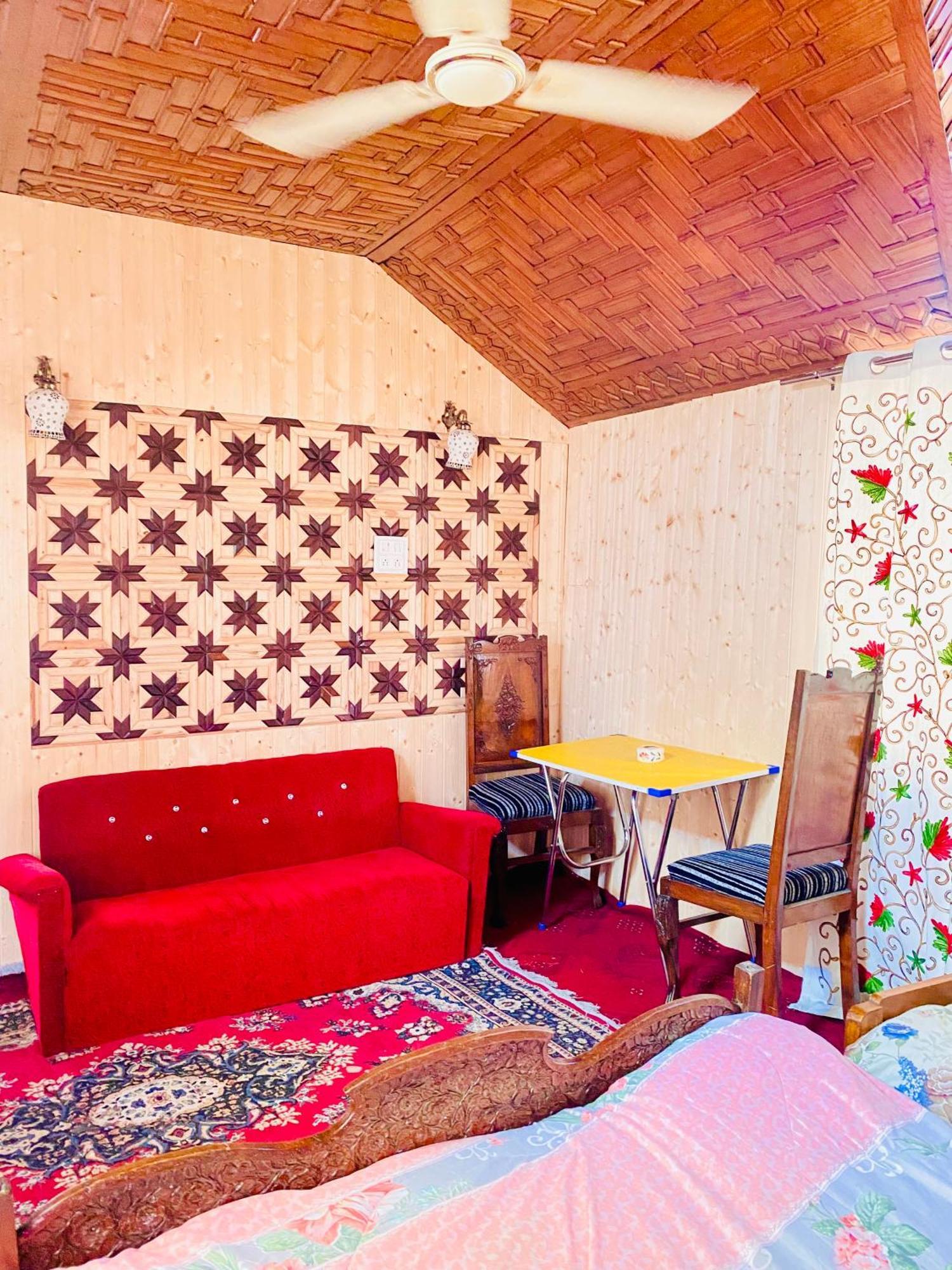 House Boat New Pala Palace Srīnagar エクステリア 写真