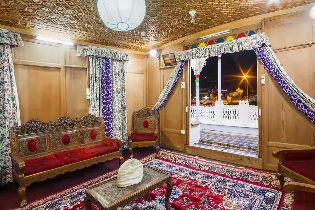 House Boat New Pala Palace Srīnagar エクステリア 写真