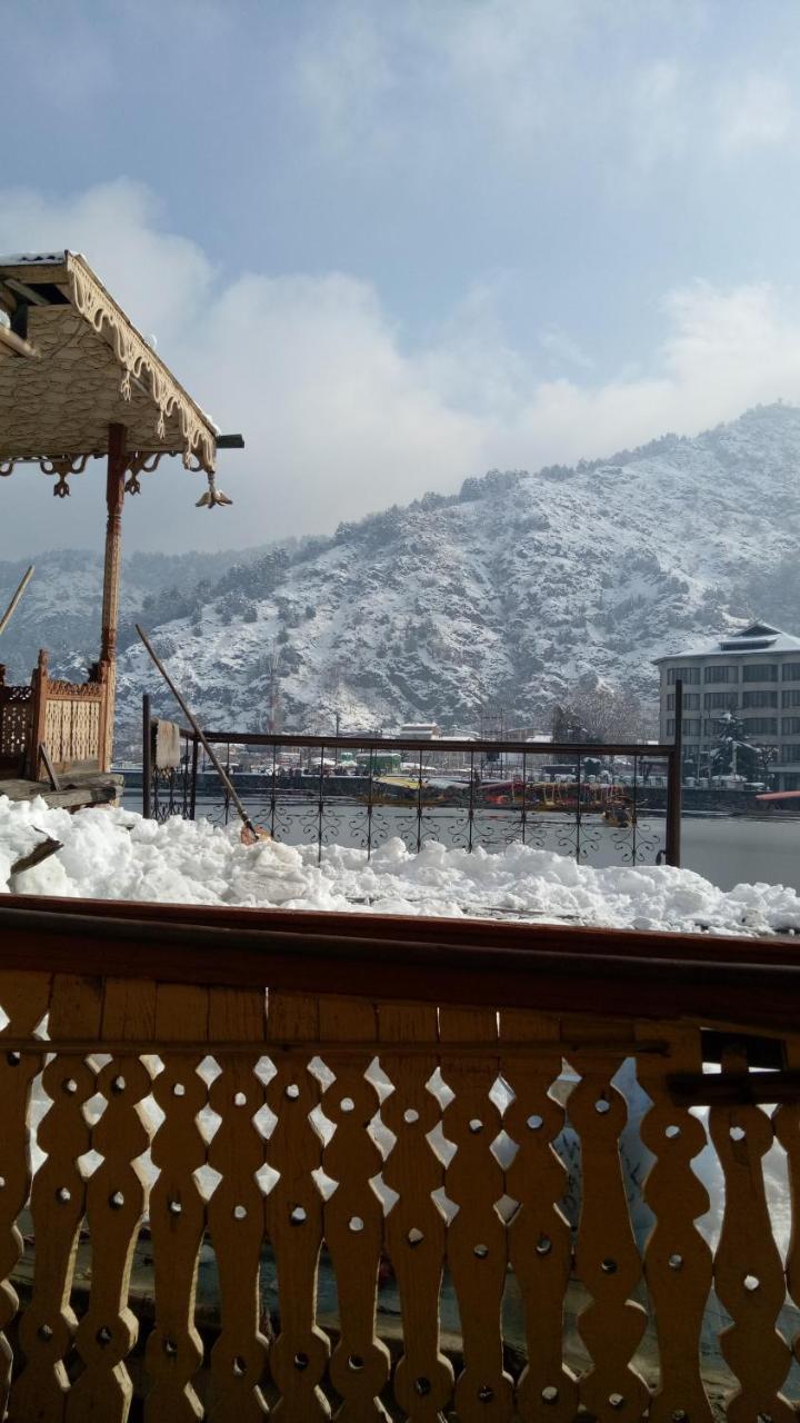 House Boat New Pala Palace Srīnagar エクステリア 写真